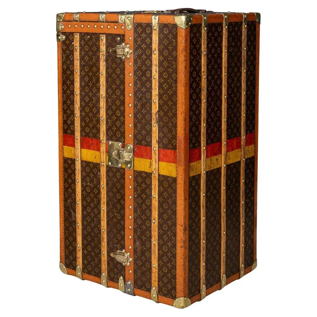 Baúl de Louis Vuitton del siglo XX | Lona Monogram y latón - Francia, c. 1920