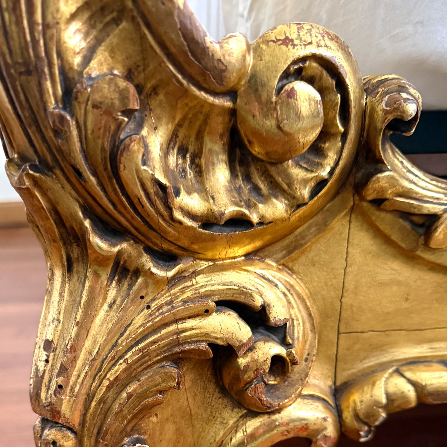 Una excepcional cama imperial de madera tallada con pan de oro | Gilded Age