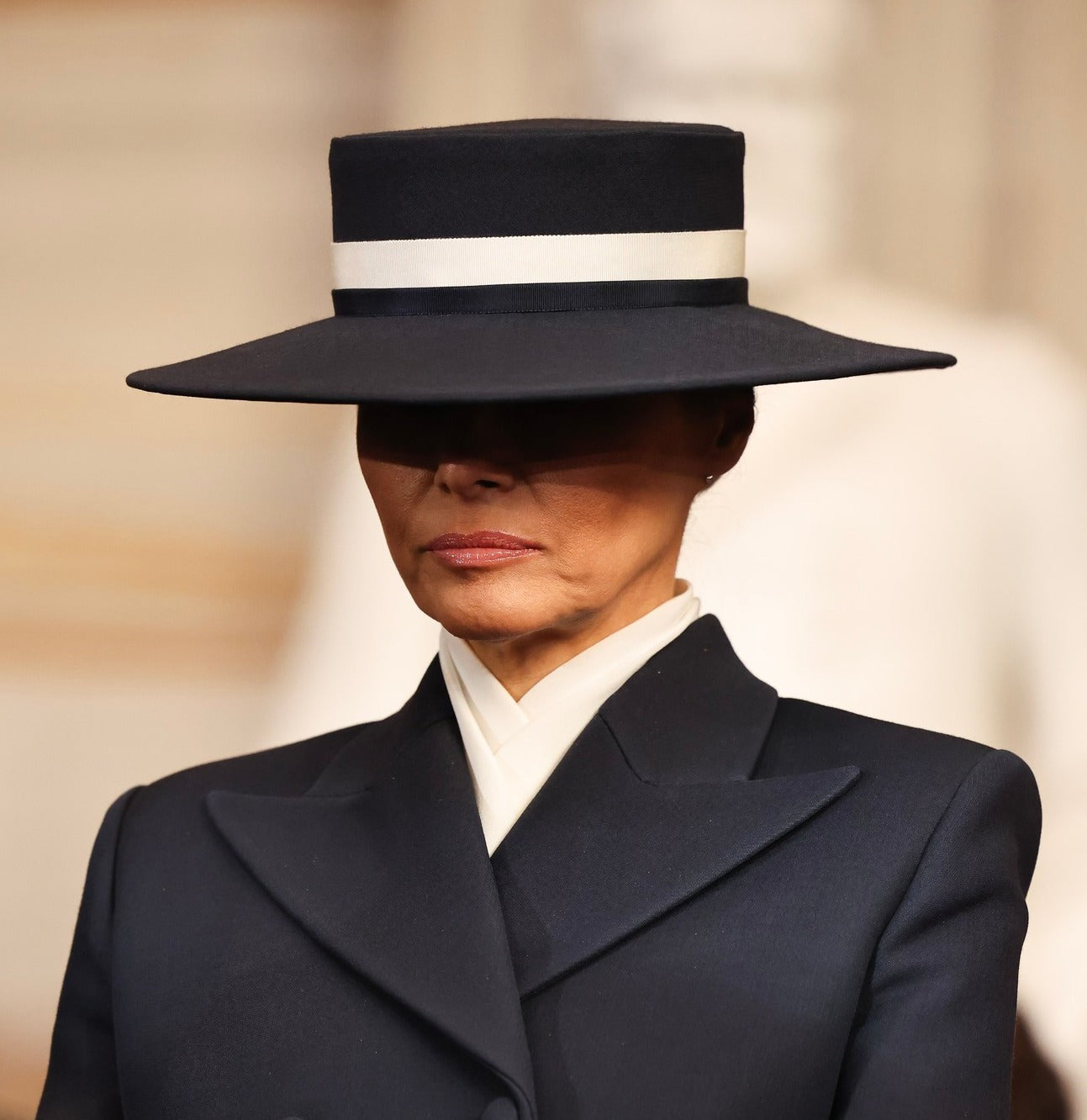 Sombrero de Melania Trump de la Casa Blanca | Elegancia y poder en cada detalle 